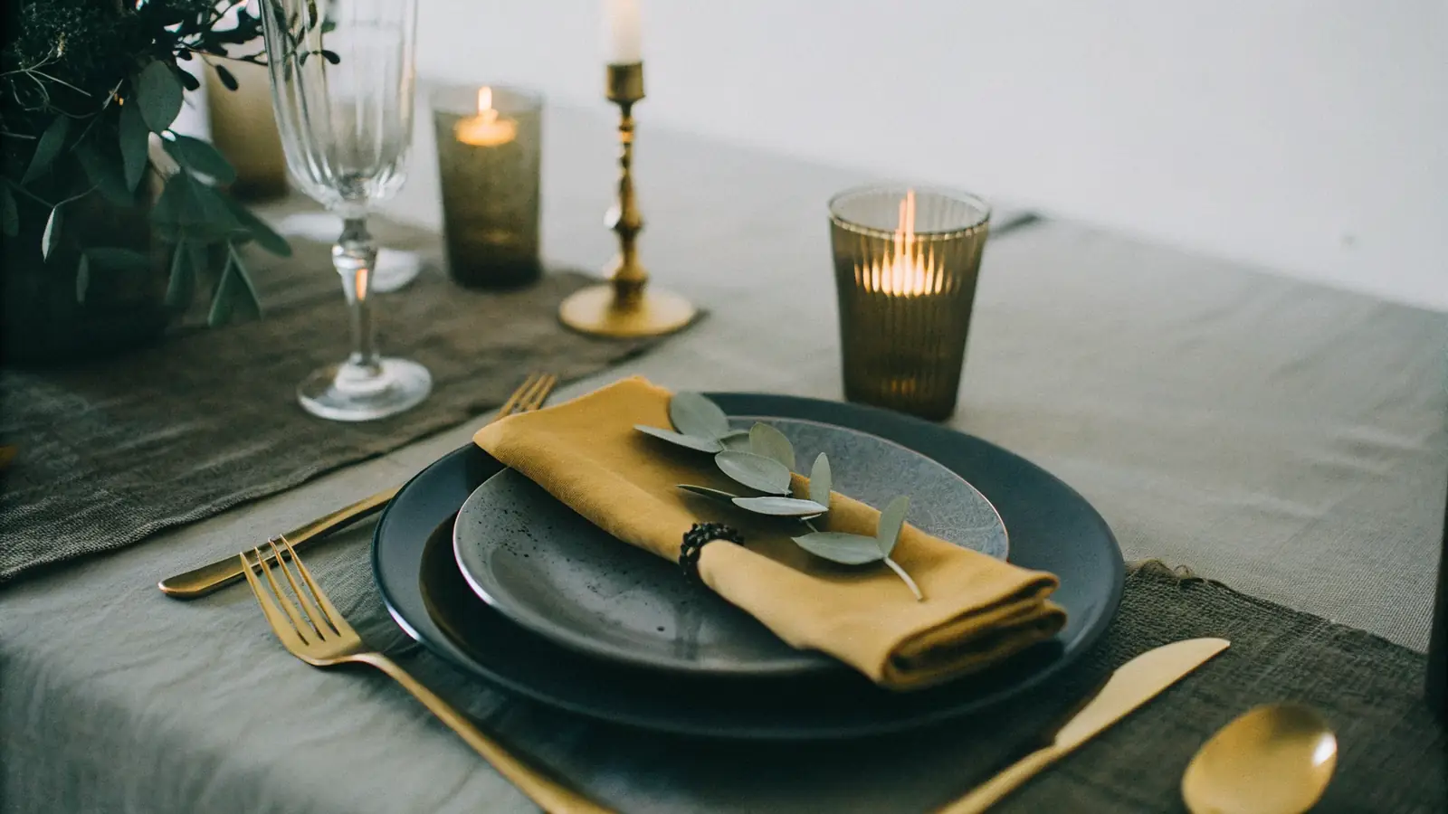 An elegantly plated wedding reception place setting